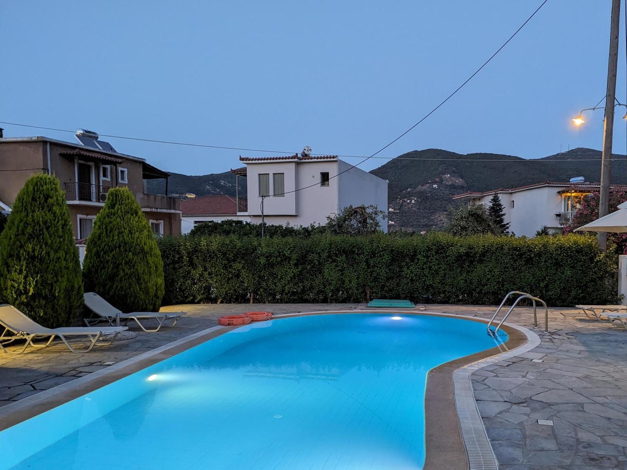 Guesthouse Christos Skopelos Town Exterior photo